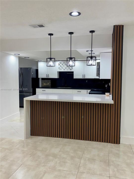 For Rent: $3,000 (2 beds, 1 baths, 1968 Square Feet)