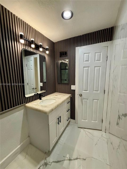 For Rent: $3,000 (2 beds, 1 baths, 1968 Square Feet)