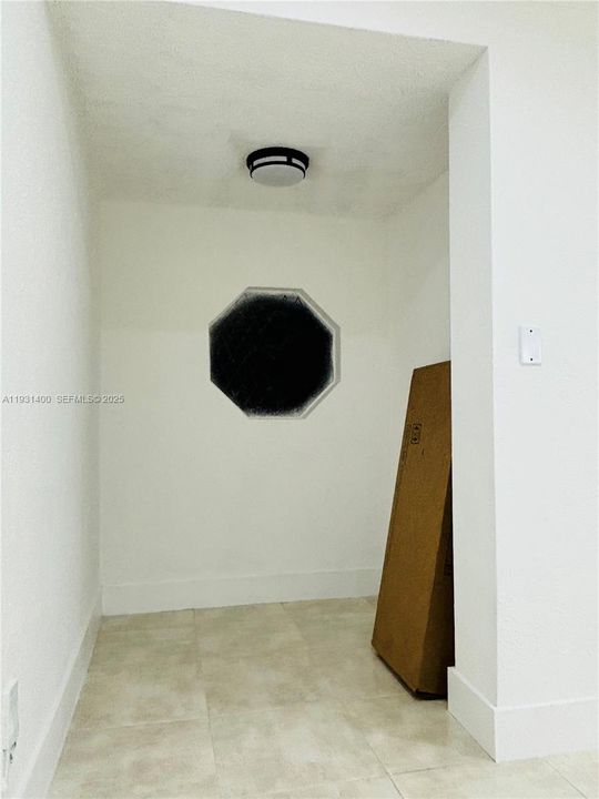 For Rent: $3,000 (2 beds, 1 baths, 1968 Square Feet)