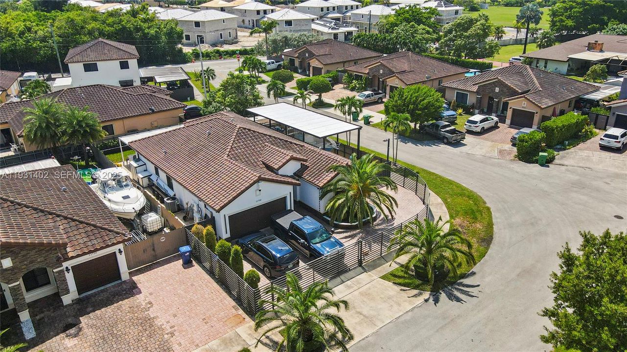 В аренду: $3,250 (3 спален, 2 ванн, 1914 Квадратных фут)