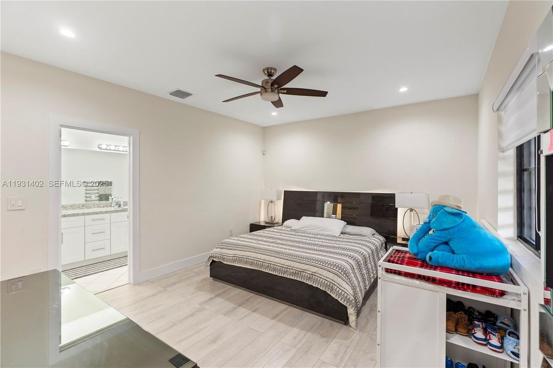 В аренду: $3,250 (3 спален, 2 ванн, 1914 Квадратных фут)