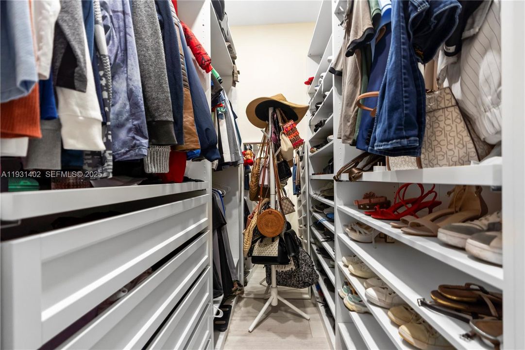 В аренду: $3,250 (3 спален, 2 ванн, 1914 Квадратных фут)