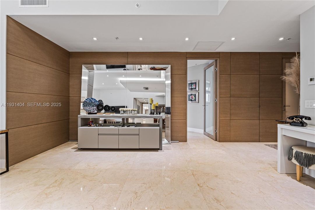 For Sale: $2,590,000 (3 beds, 3 baths, 2077 Square Feet)