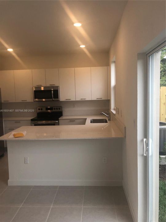 For Rent: $2,800 (3 beds, 2 baths, 1500 Square Feet)