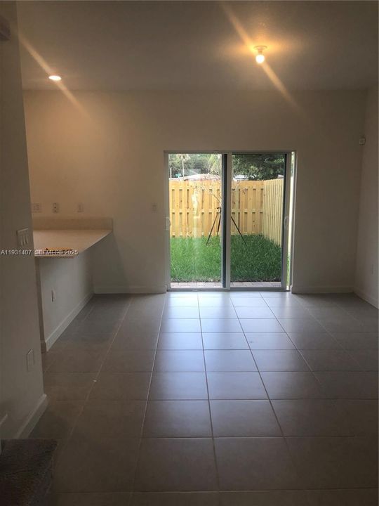 For Rent: $2,800 (3 beds, 2 baths, 1500 Square Feet)