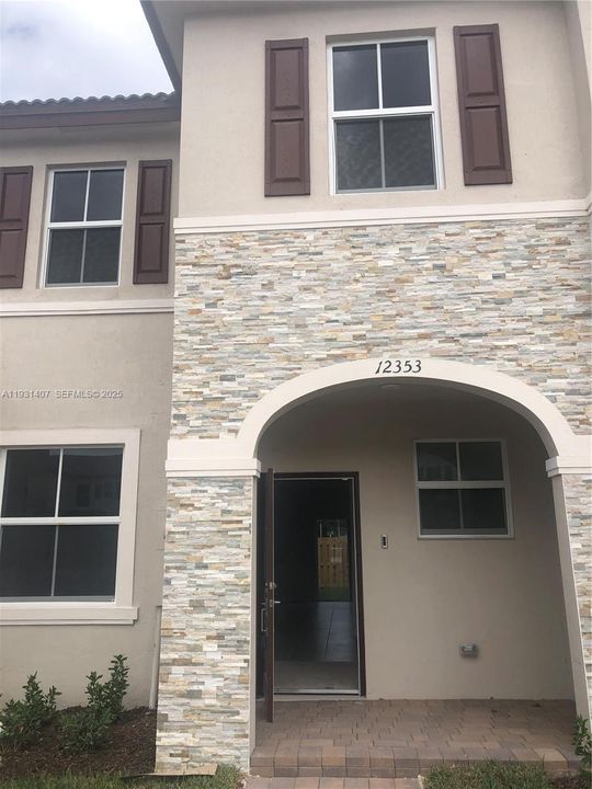 For Rent: $2,800 (3 beds, 2 baths, 1500 Square Feet)