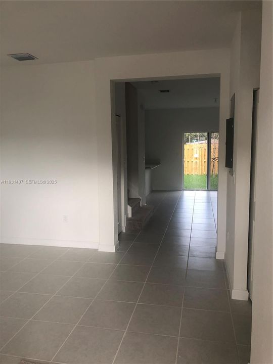 For Rent: $2,800 (3 beds, 2 baths, 1500 Square Feet)