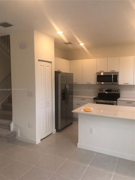 For Rent: $2,800 (3 beds, 2 baths, 1500 Square Feet)