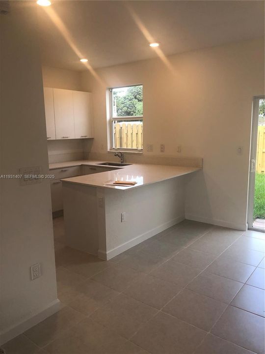 For Rent: $2,800 (3 beds, 2 baths, 1500 Square Feet)