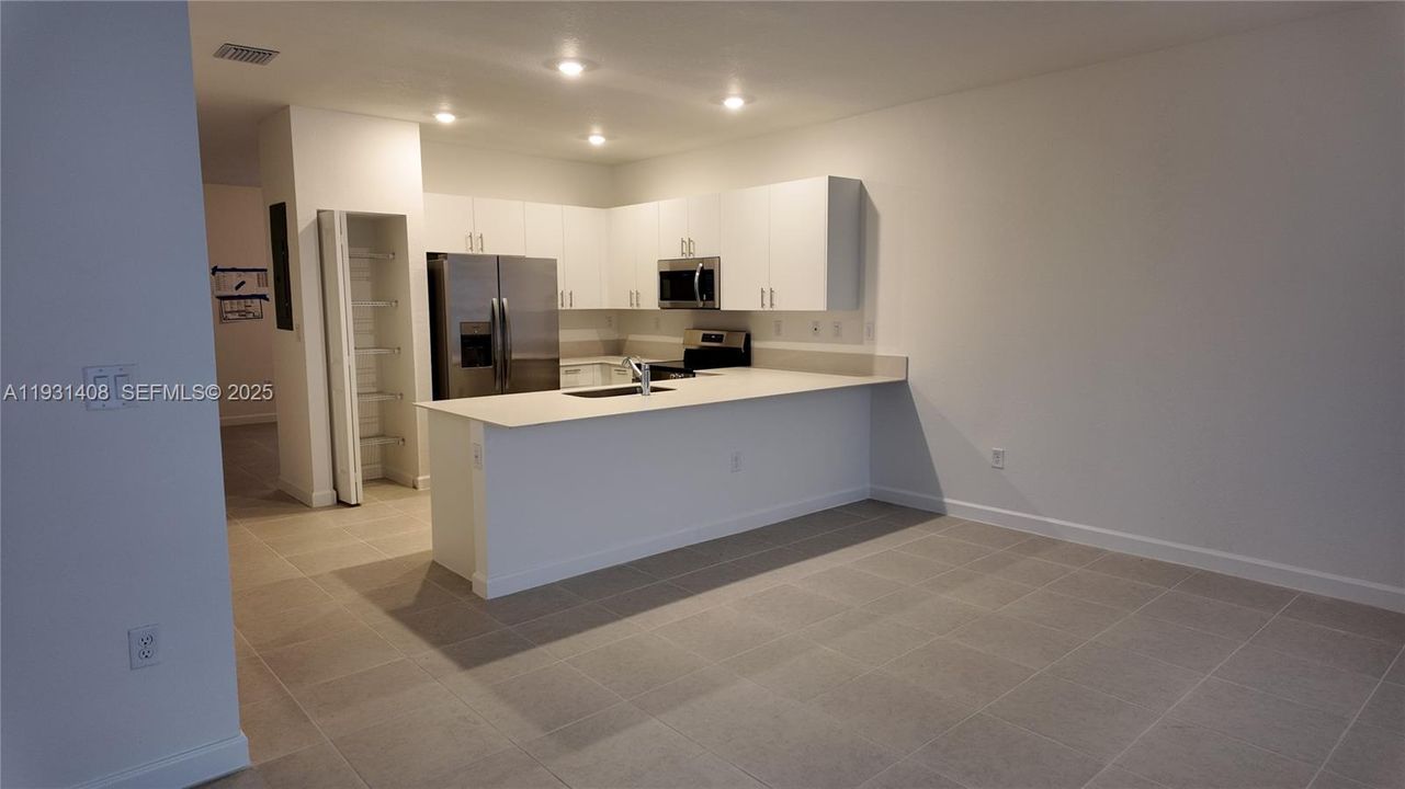 For Rent: $2,350 (3 beds, 2 baths, 0 Square Feet)