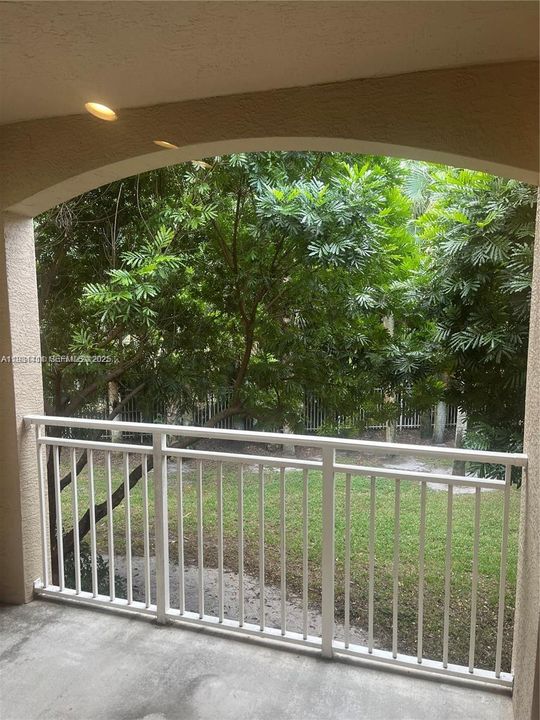 For Rent: $1,700 (1 beds, 1 baths, 843 Square Feet)