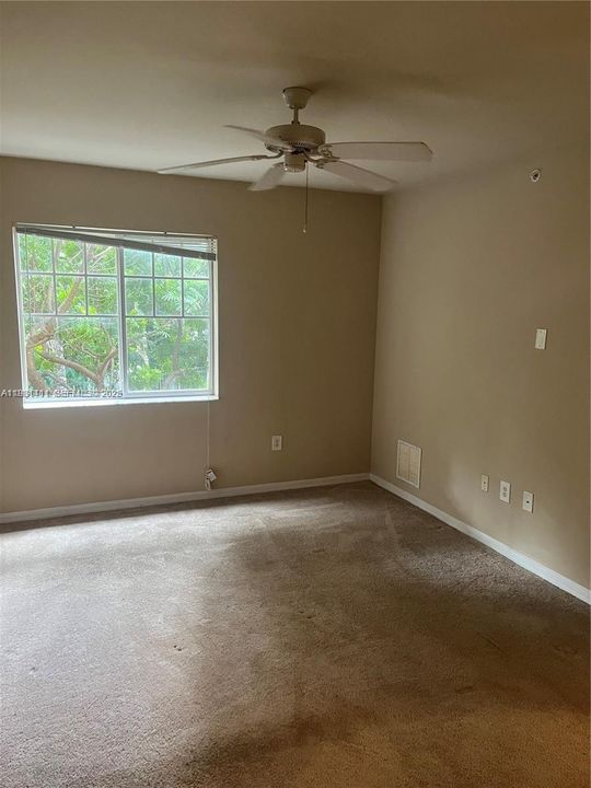 For Rent: $1,700 (1 beds, 1 baths, 843 Square Feet)