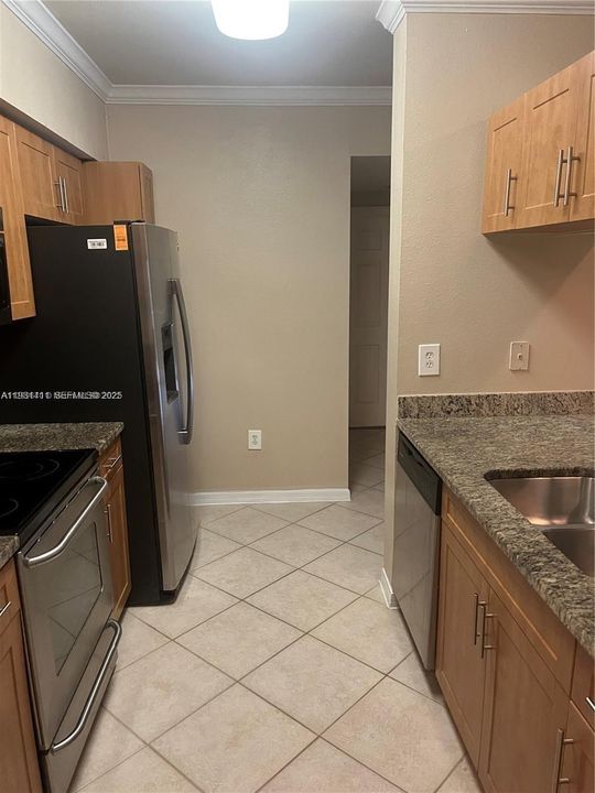 For Rent: $1,700 (1 beds, 1 baths, 843 Square Feet)