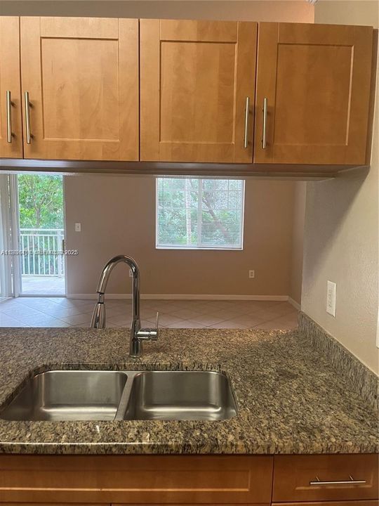 For Rent: $1,700 (1 beds, 1 baths, 843 Square Feet)
