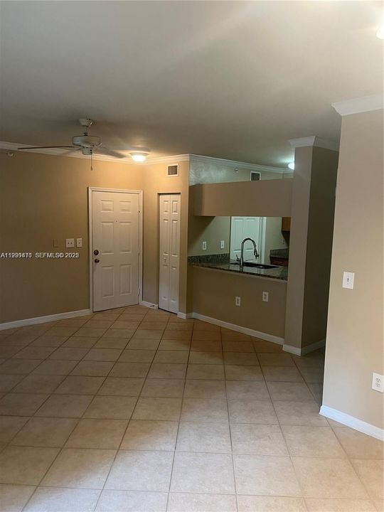 For Rent: $1,700 (1 beds, 1 baths, 843 Square Feet)