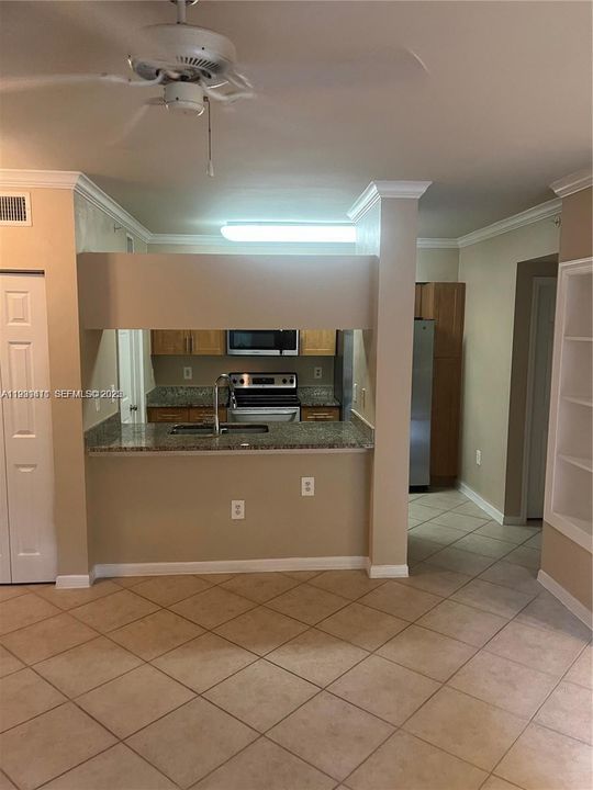 For Rent: $1,700 (1 beds, 1 baths, 843 Square Feet)