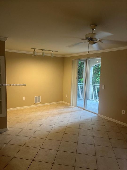 For Rent: $1,700 (1 beds, 1 baths, 843 Square Feet)