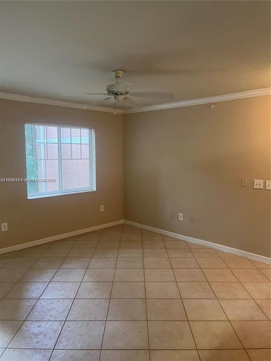 For Rent: $1,700 (1 beds, 1 baths, 843 Square Feet)
