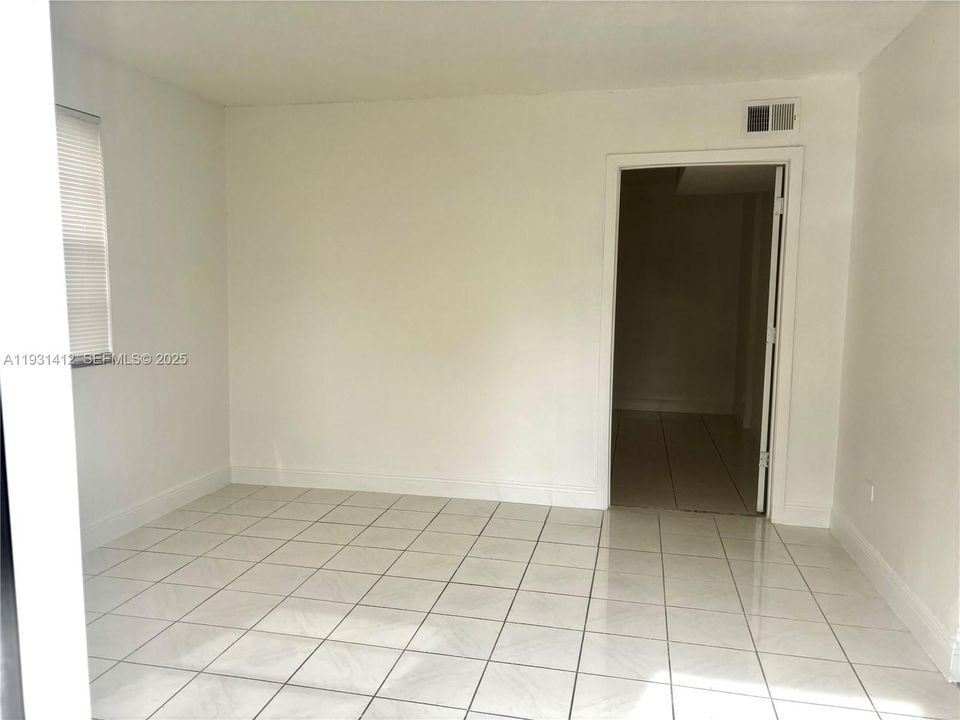 В аренду: $2,100 (2 спален, 1 ванн, 630 Квадратных фут)