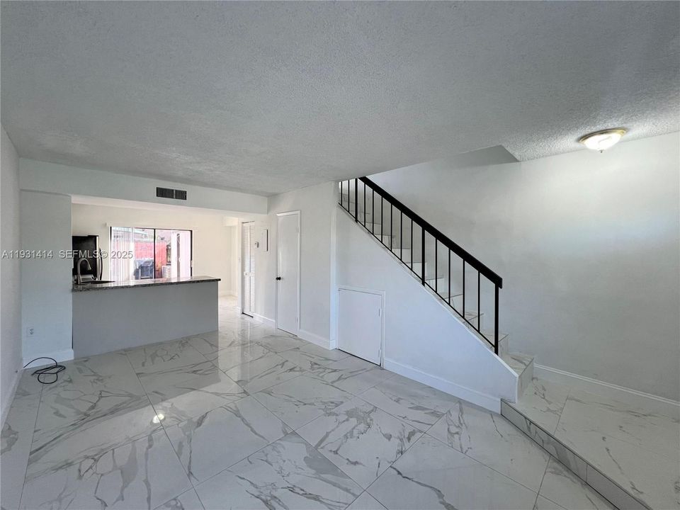 В аренду: $2,900 (3 спален, 2 ванн, 987 Квадратных фут)