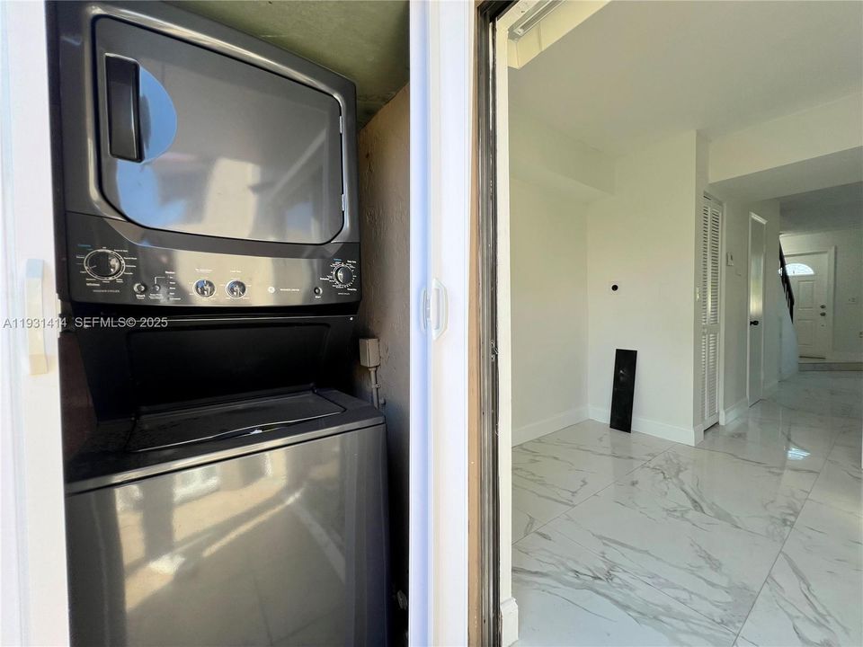 В аренду: $2,900 (3 спален, 2 ванн, 987 Квадратных фут)