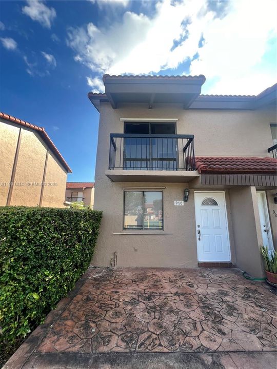 В аренду: $2,900 (3 спален, 2 ванн, 987 Квадратных фут)