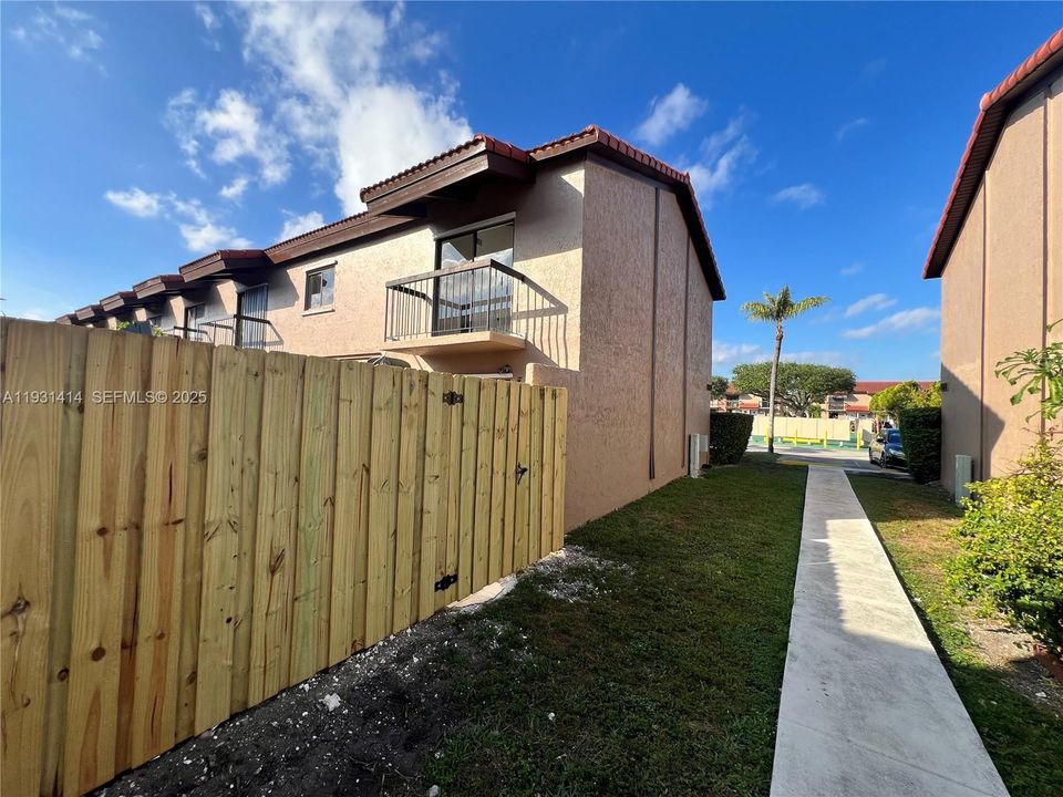 В аренду: $2,900 (3 спален, 2 ванн, 987 Квадратных фут)