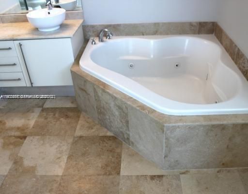 出租: $4,400 (2 贝兹, 2 浴室, 1594 平方英尺)