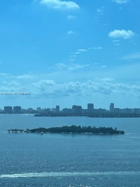 出租: $4,400 (2 贝兹, 2 浴室, 1594 平方英尺)