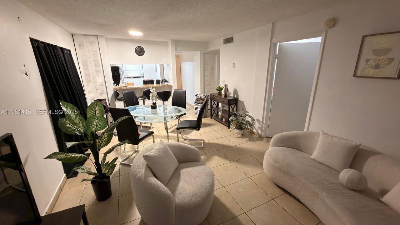 For Sale: $156,000 (2 beds, 2 baths, 800 Square Feet)