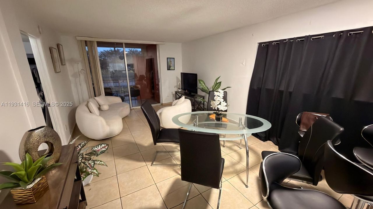For Sale: $156,000 (2 beds, 2 baths, 800 Square Feet)