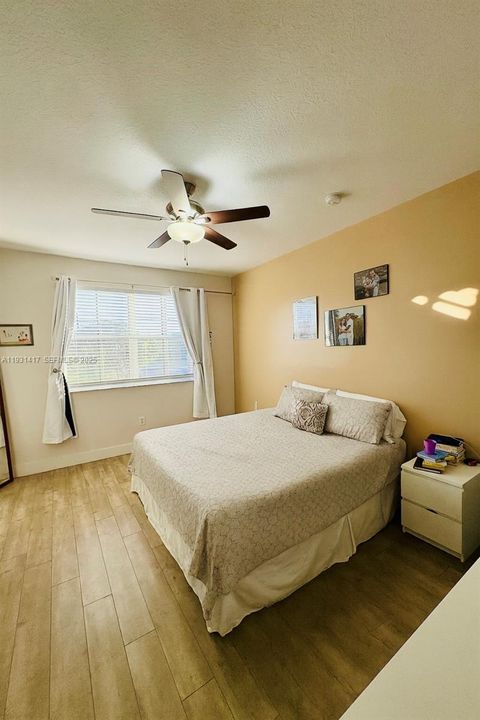 待售: $420,000 (3 贝兹, 3 浴室, 1410 平方英尺)