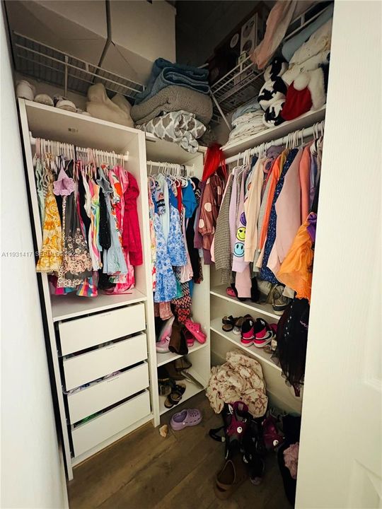 待售: $420,000 (3 贝兹, 3 浴室, 1410 平方英尺)