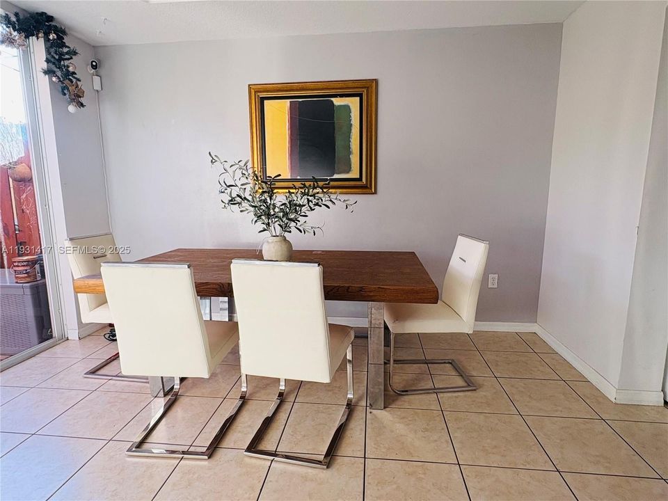 待售: $420,000 (3 贝兹, 3 浴室, 1410 平方英尺)