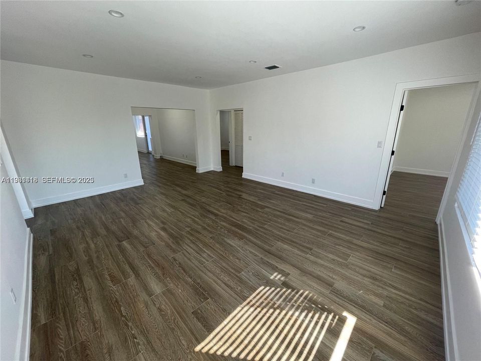 出租: $3,800 (3 贝兹, 2 浴室, 3182 平方英尺)