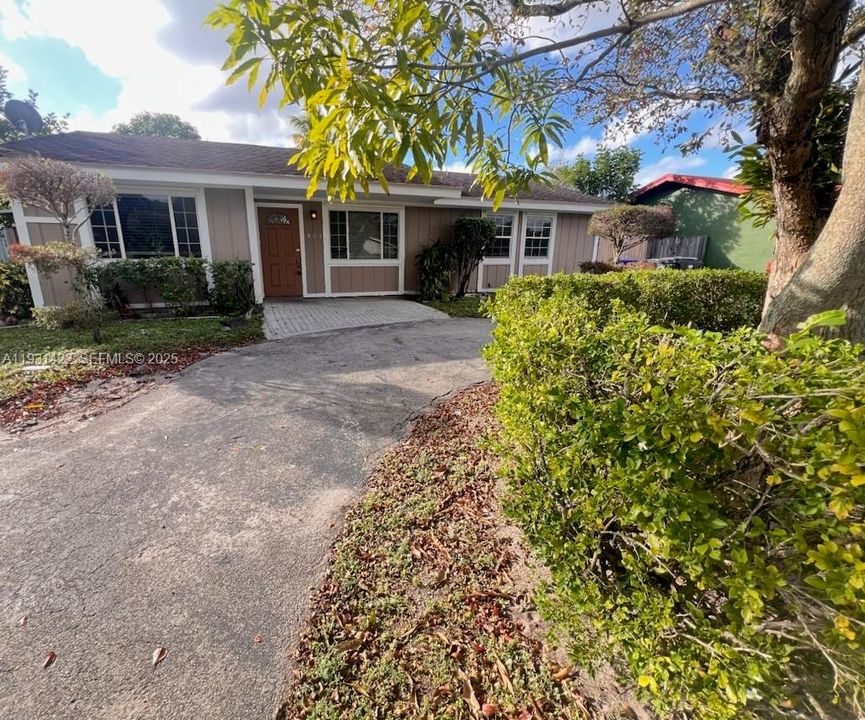 出租: $3,375 (5 贝兹, 2 浴室, 1748 平方英尺)