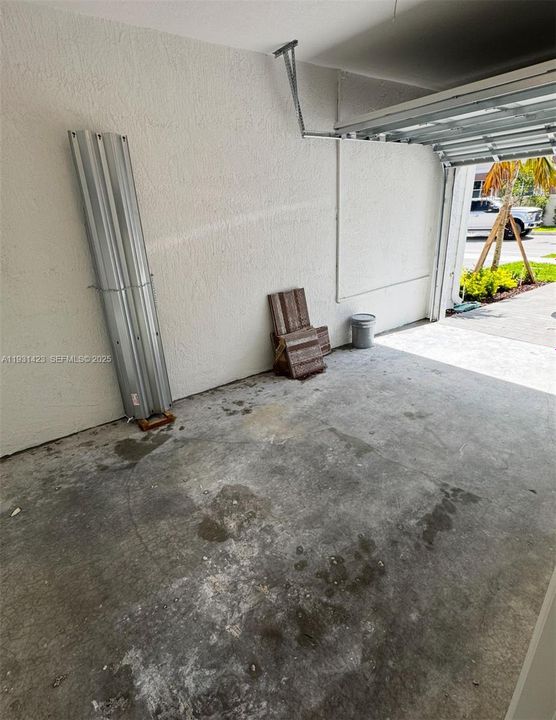 Active With Contract: $3,790 (3 beds, 2 baths, 1697 Square Feet)