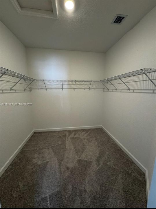 Active With Contract: $3,790 (3 beds, 2 baths, 1697 Square Feet)