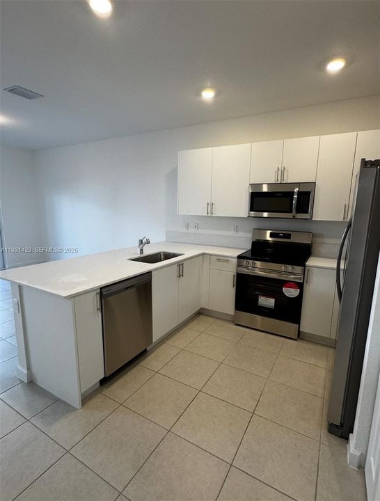 Active With Contract: $3,790 (3 beds, 2 baths, 1697 Square Feet)