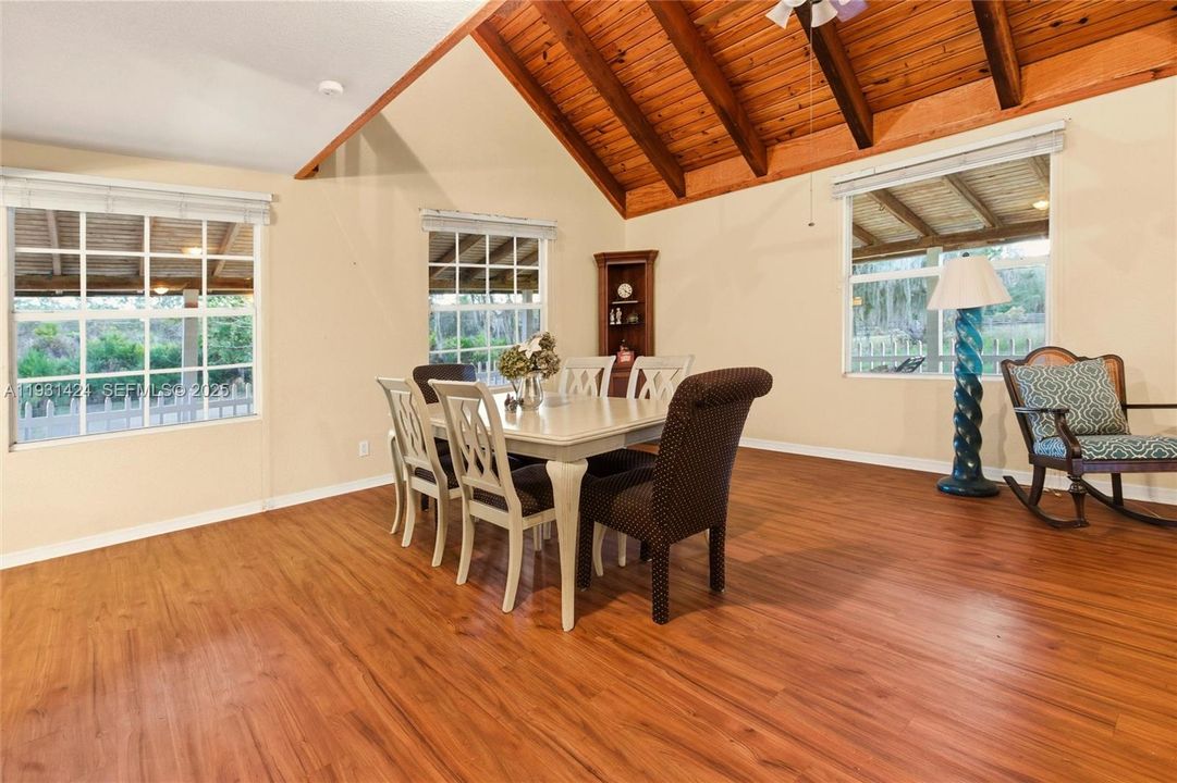 En Venta: $579,900 (4 camas, 3 baños, 0 Pies cuadrados)