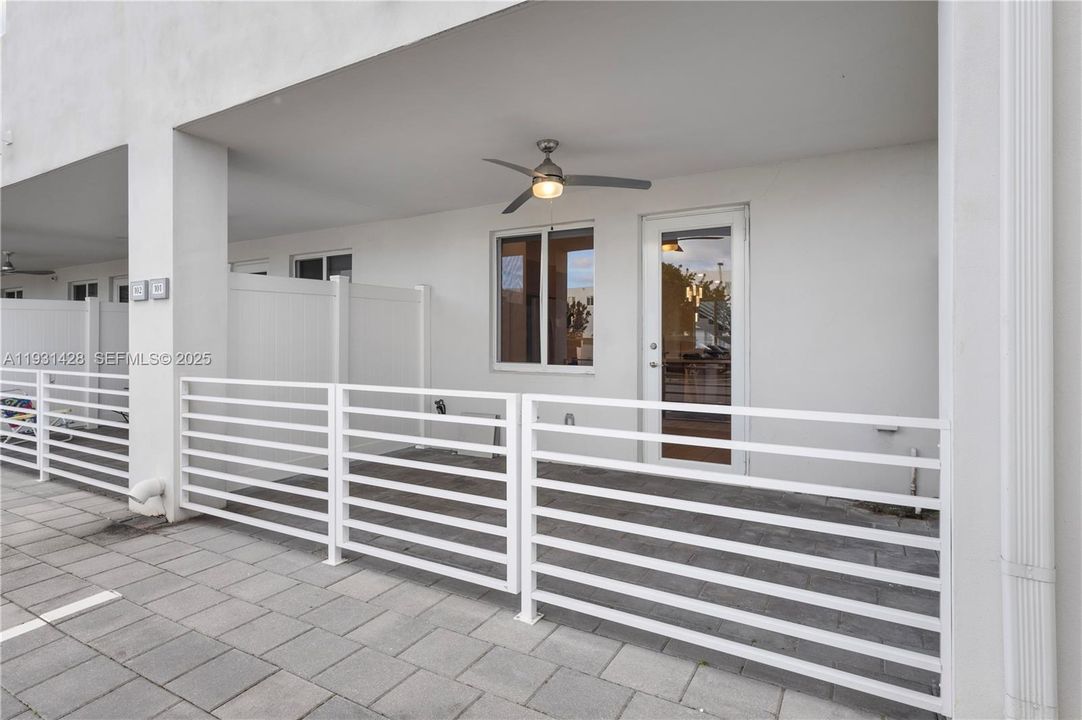 В аренду: $3,300 (3 спален, 2 ванн, 1322 Квадратных фут)