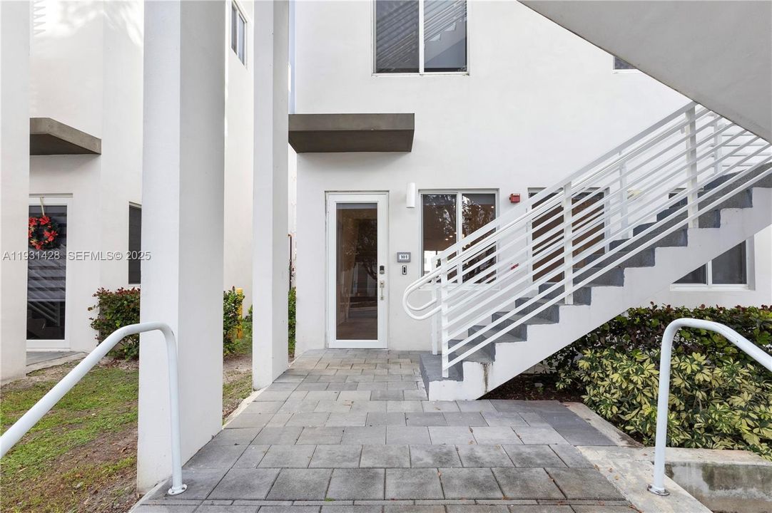 В аренду: $3,300 (3 спален, 2 ванн, 1322 Квадратных фут)