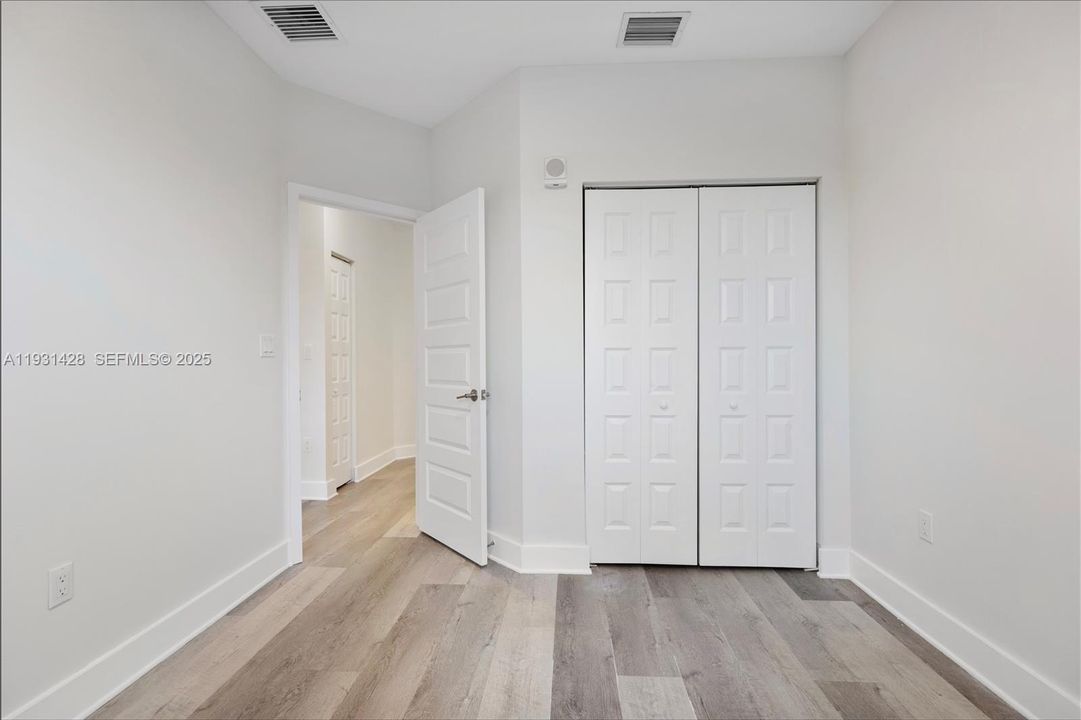 В аренду: $3,300 (3 спален, 2 ванн, 1322 Квадратных фут)