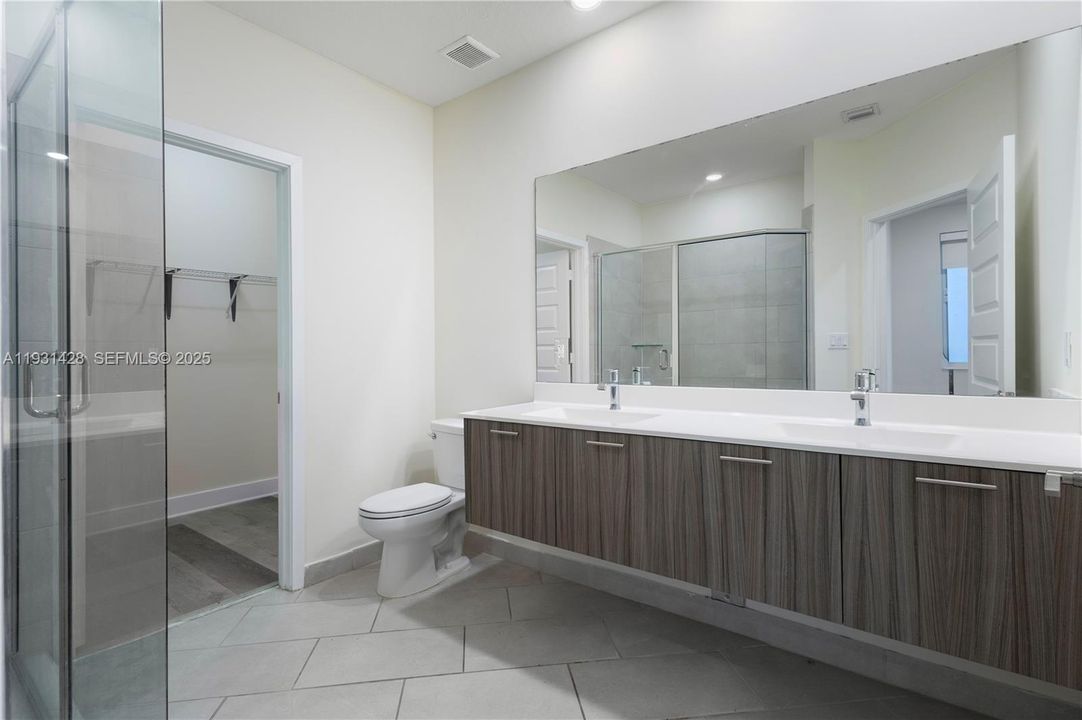 В аренду: $3,300 (3 спален, 2 ванн, 1322 Квадратных фут)