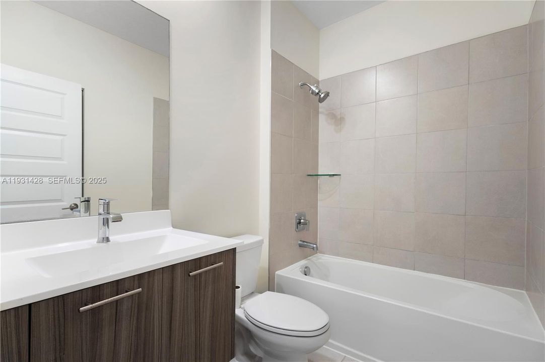 В аренду: $3,300 (3 спален, 2 ванн, 1322 Квадратных фут)