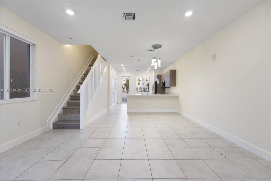 В аренду: $3,300 (3 спален, 2 ванн, 1322 Квадратных фут)