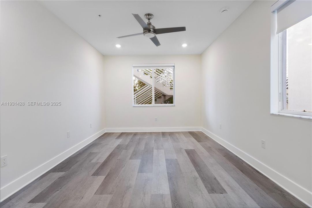 В аренду: $3,300 (3 спален, 2 ванн, 1322 Квадратных фут)