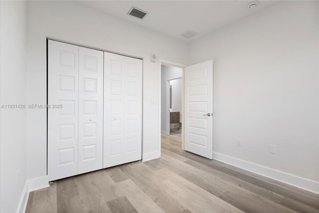 В аренду: $3,300 (3 спален, 2 ванн, 1322 Квадратных фут)