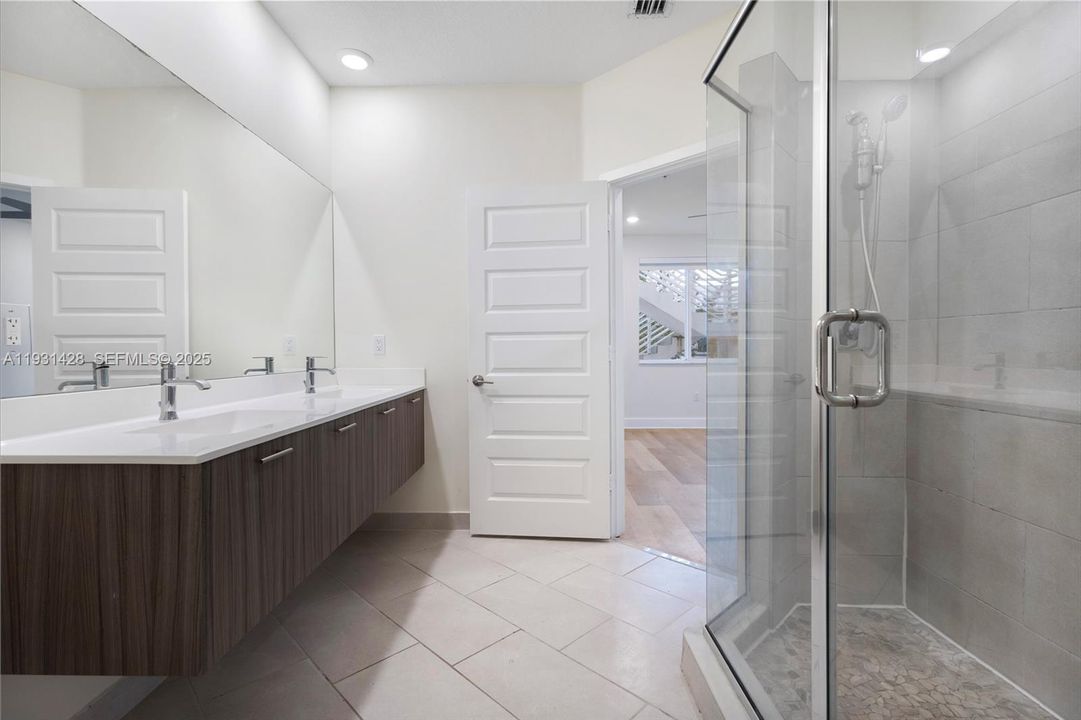 В аренду: $3,300 (3 спален, 2 ванн, 1322 Квадратных фут)