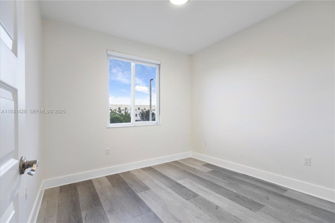 В аренду: $3,300 (3 спален, 2 ванн, 1322 Квадратных фут)